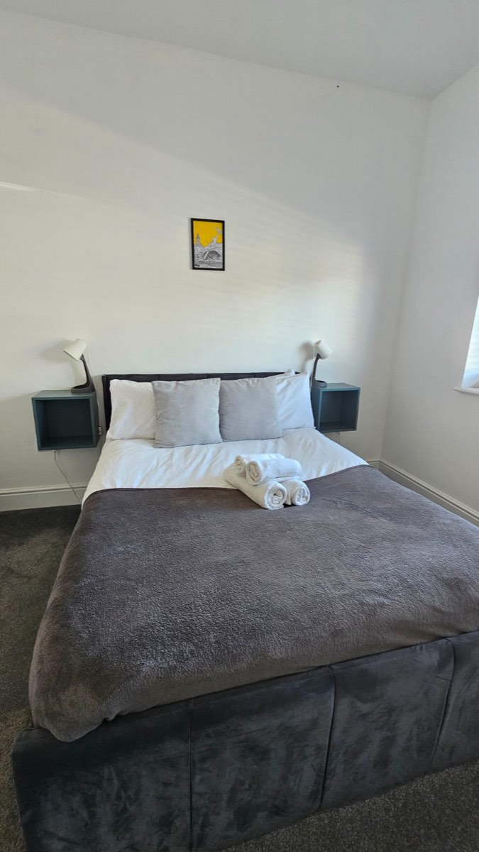 Bedroom after the clean